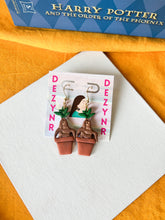 Load image into Gallery viewer, Mandrake earrings