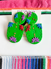 Load image into Gallery viewer, Green Embroidery Pair