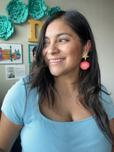 Load image into Gallery viewer, Coral seashells with Gold Starfish