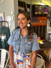 Load image into Gallery viewer, Sand Dollar with Pearls