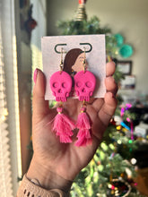 Load image into Gallery viewer, Tassel Skulls - pink