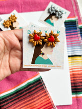 Load image into Gallery viewer, Corazón Eterno studs
