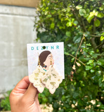 Load image into Gallery viewer, Tan with gold flakes