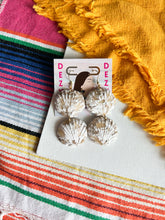 Load image into Gallery viewer, Marble Seashells