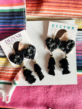 Load image into Gallery viewer, Black Barro Corazones