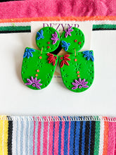 Load image into Gallery viewer, Green Embroidery Pair