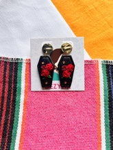 Load image into Gallery viewer, Coffin with Roses