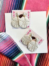 Load image into Gallery viewer, Sand Dollar with Pearls