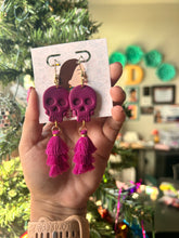 Load image into Gallery viewer, Tassel Skulls - magenta