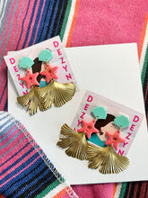 Load image into Gallery viewer, Beach Vibe conch earrings