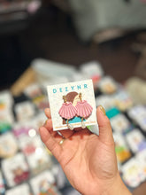 Load image into Gallery viewer, Pink Pearl Seashells