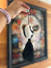 Load image into Gallery viewer, Ying yang Pom Pom
