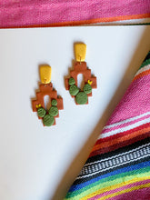 Load image into Gallery viewer, Cactus on Barro