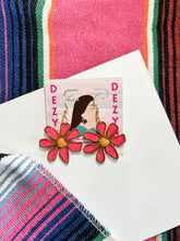 Load image into Gallery viewer, Pink Glitter Daisy earrings
