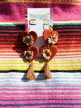 Load image into Gallery viewer, Fiesta Hearts with Tassel - Barro
