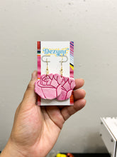 Load image into Gallery viewer, Marble Clay Roses

