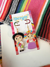 Load image into Gallery viewer, Muñequito couple in pastels
