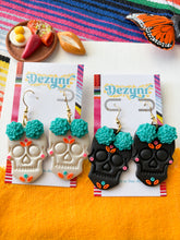 Load image into Gallery viewer, Sugar Skulls - Spurs retro colors
